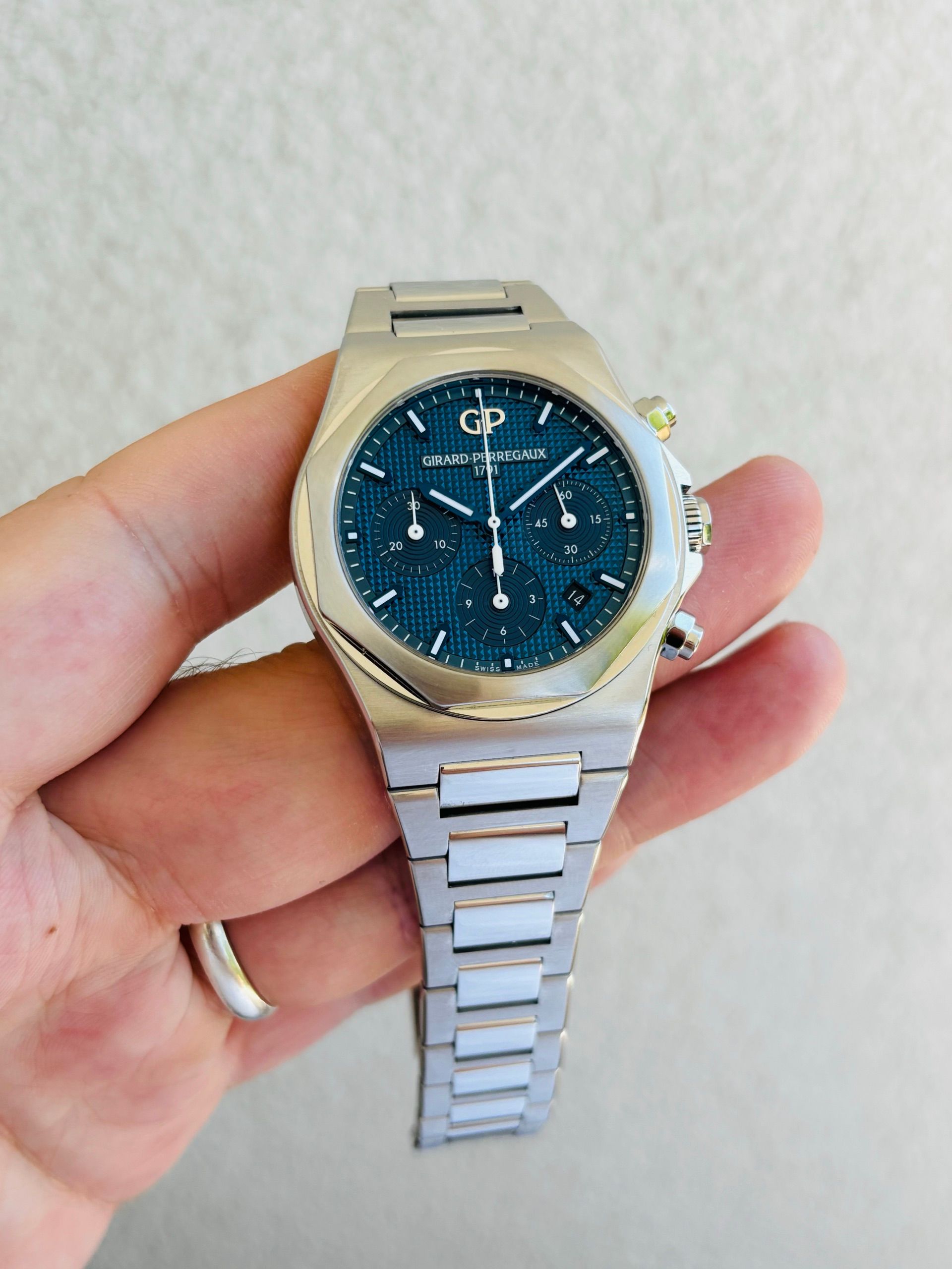 Girard-Perregaux Laureato 81020-11Z431-11A 2023 — Chrono Pera